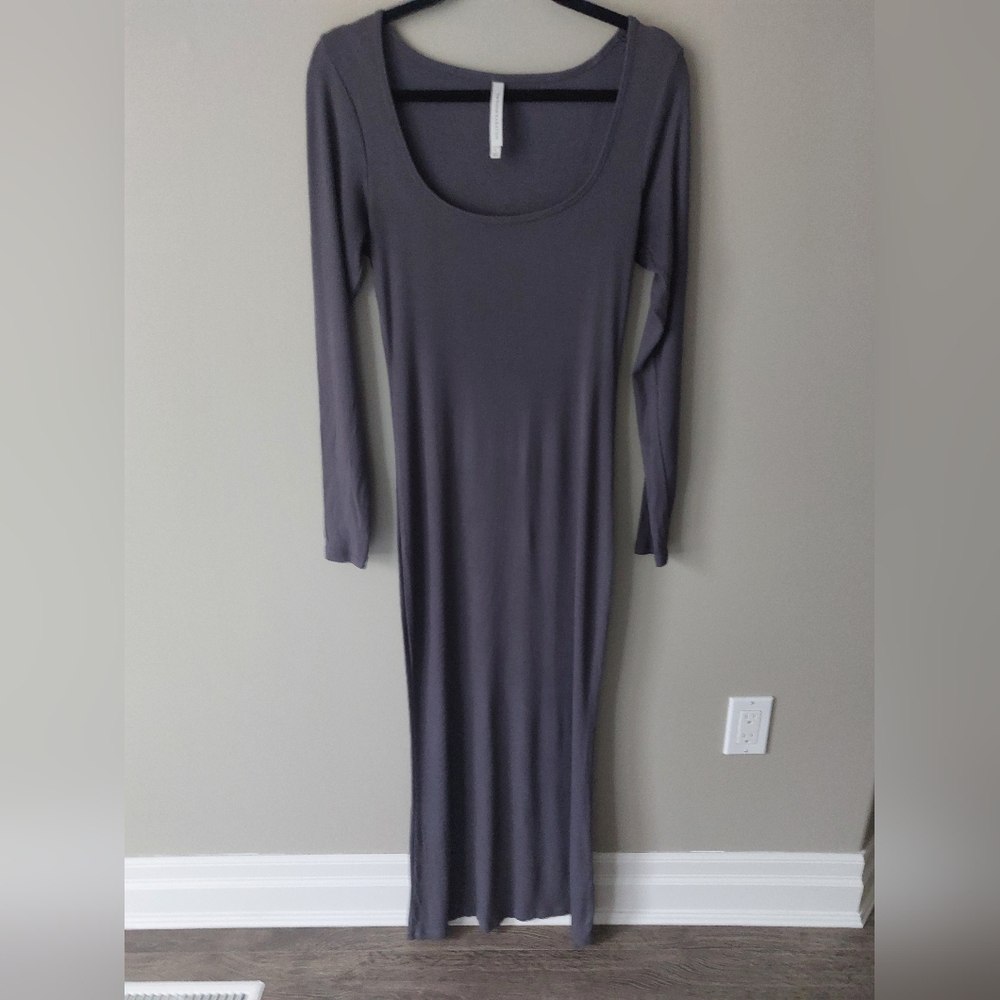 Aritzia Babaton dark gray ribbed maxi dress. Large L